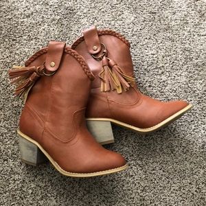 Womens size 7 new Liliana light brown ankle boots